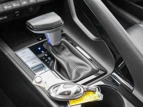 Used 2024 Hyundai Elantra Limited image 21