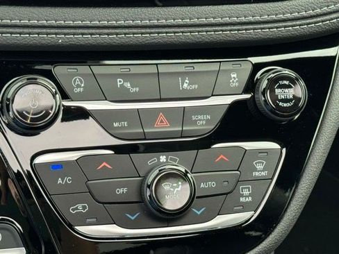 New 2027 Chrysler Pacifica Limited FWD image 23