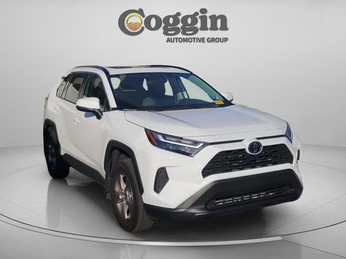 Used 2024 Toyota RAV4 XLE w/ Convenience Package FWD image 4