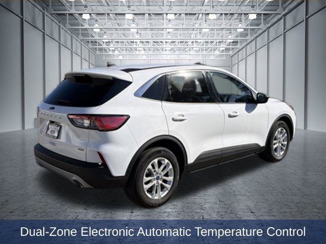 Used 2022 Ford Escape SE FWD image 3