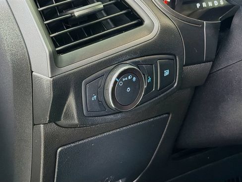 Used 2019 Ford Edge SE FWD image 13