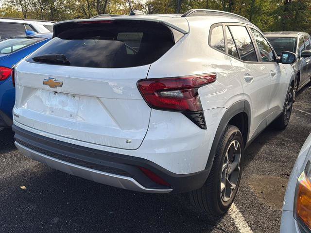 Used 2024 Chevrolet Trax LT w/ Driver Confidence Package FWD image 4