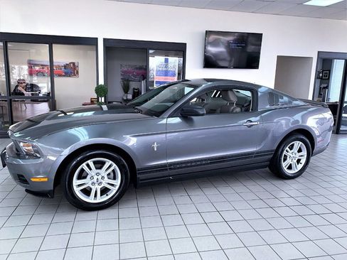 Used 2010 Ford Mustang Coupe image 2