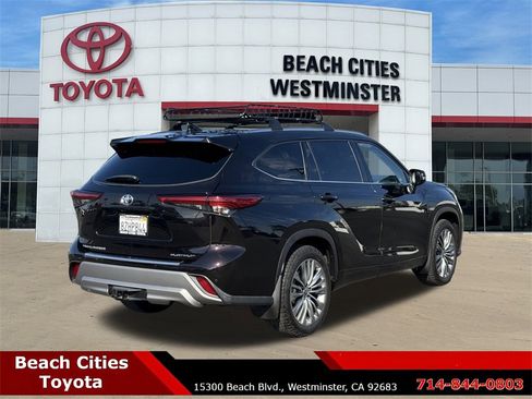 Used 2022 Toyota Highlander Platinum image 12