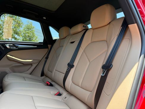 Used 2025 Porsche Macan image 29