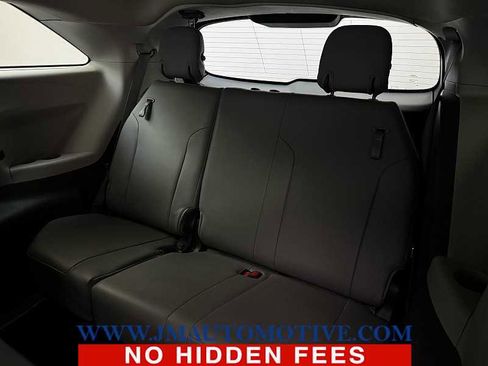 Used 2021 Toyota Sienna XLE AWD/4WD image 17