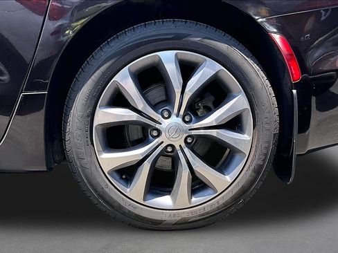 Used 2019 Chrysler Pacifica Limited w/ Advanced Safetytec Group FWD image 8