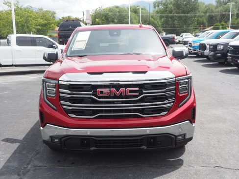 Used 2022 GMC Sierra 1500 SLT w/ SLT Convenience Package AWD/4WD image 2