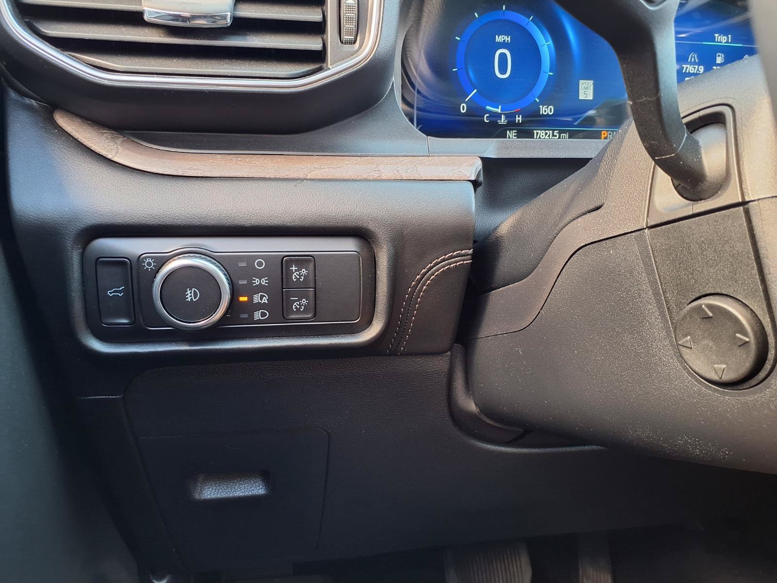 Certified 2023 Ford Explorer Platinum w/ Technology Package AWD/4WD image 17