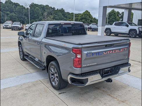 Used 2021 Chevrolet Silverado 1500 LT w/ Convenience Package II AWD/4WD image 9