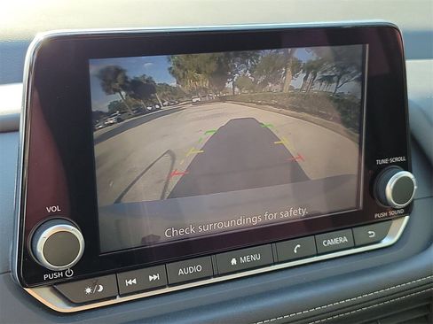 Used 2025 Nissan Rogue SV image 25