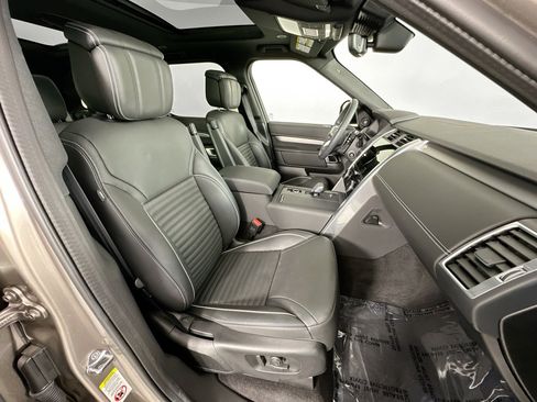 Used 2024 Land Rover Discovery Dynamic SE image 25