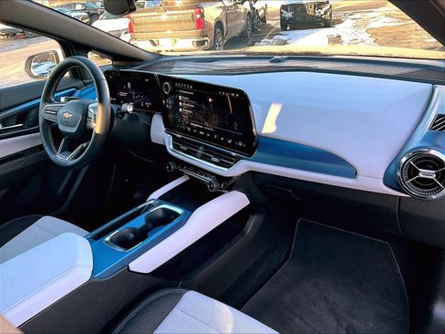 Used 2025 Chevrolet Equinox EV LT image 21