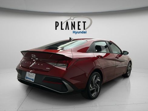 Certified 2025 Hyundai Elantra SEL FWD image 6
