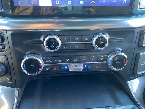 Used 2022 Ford F150 Lariat w/ Equipment Group 502A High image 31