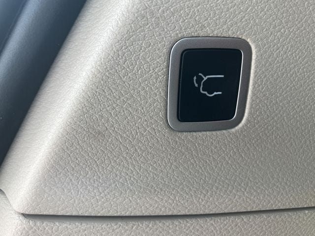 Used 2023 Chrysler Pacifica Touring-L FWD image 24