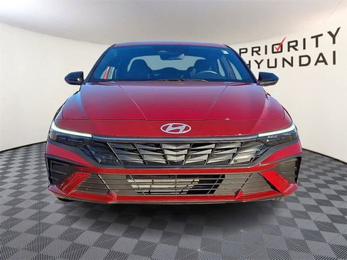 Used 2025 Hyundai Elantra Sport image 2