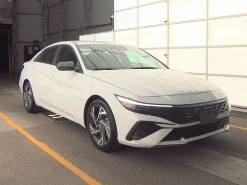 Used 2025 Hyundai Elantra Sport image 5