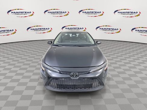 Used 2020 Toyota Corolla LE FWD image 3