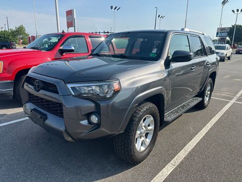 Used 2018 Toyota 4Runner SR5 AWD/4WD image 2
