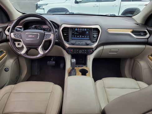 Used 2018 GMC Acadia Denali w/ Technology Package FWD image 17