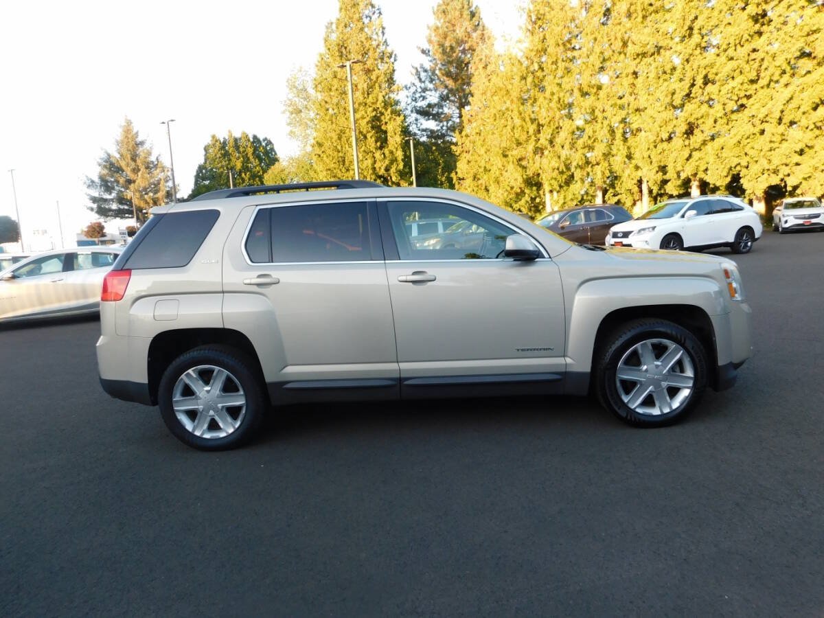 Used 2011 GMC Terrain SLE AWD/4WD image 18