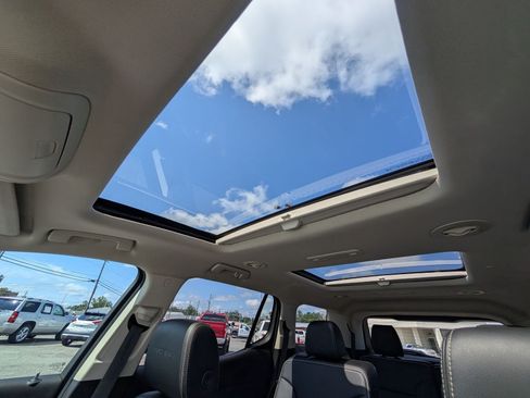 Used 2021 GMC Acadia Denali w/ Denali Technology Package FWD image 15