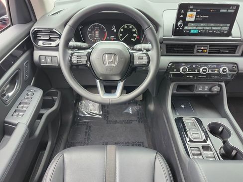 Certified 2025 Honda Pilot EX-L image 9