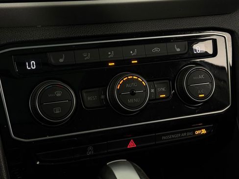 Used 2022 Volkswagen Atlas SE w/ Panoramic Sunroof Package image 19