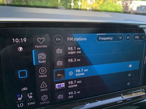 Used 2025 Volkswagen Atlas SEL AWD/4WD image 24