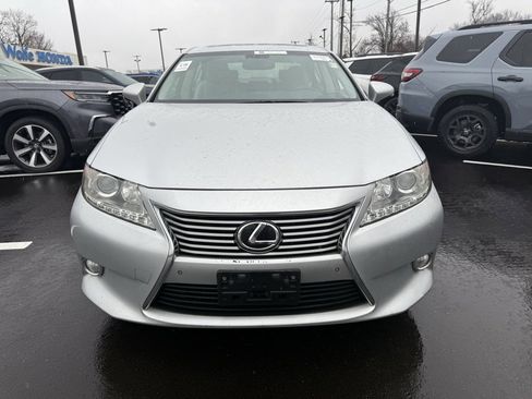 Used 2013 Lexus ES 350 w/ Luxury Pkg image 2