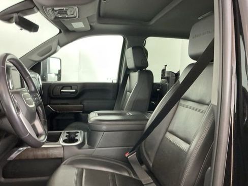 Used 2022 GMC Sierra 2500 Denali w/ Denali Black Diamond Edition image 18