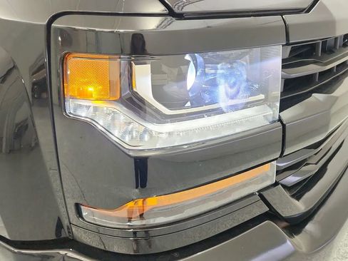 Used 2018 Chevrolet Silverado 1500 LT w/ All Star Edition image 14