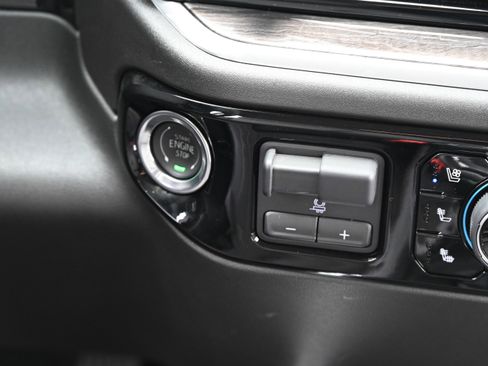 Used 2025 Chevrolet Silverado 1500 LTZ image 22