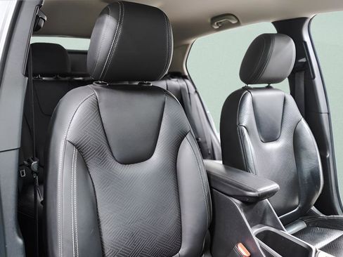 Used 2021 Buick Encore GX Essence FWD image 37