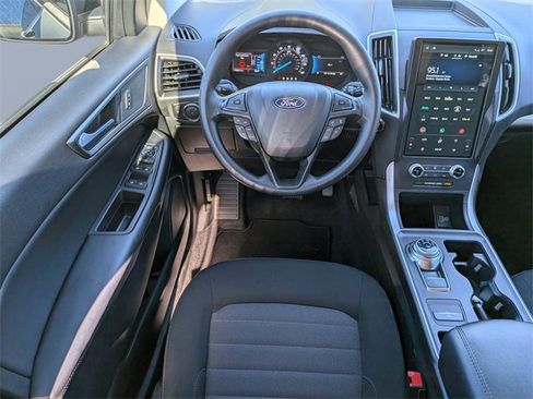 Used 2024 Ford Edge SE w/ Black Appearance Package image 18