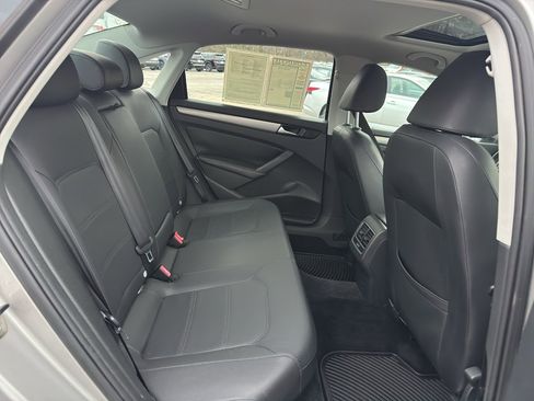 Used 2014 Volkswagen Passat TDI SE image 17