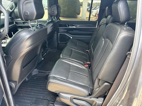 Used 2022 Jeep Wagoneer Series II RWD image 9