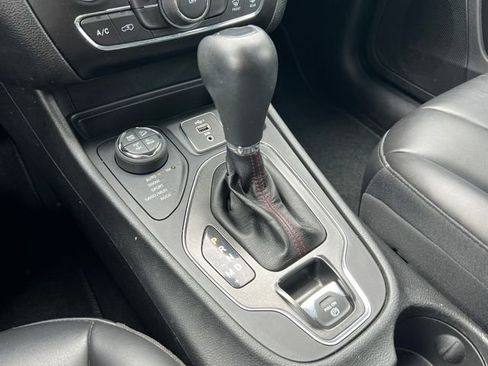 Used 2020 Jeep Cherokee Trailhawk w/ Cold Weather Group AWD/4WD image 30