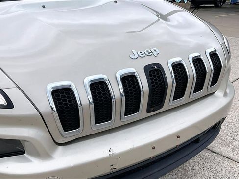 Used 2015 Jeep Cherokee Sport FWD image 30