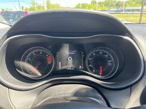 Used 2019 Jeep Cherokee Latitude Plus w/ Cold Weather Group FWD image 18