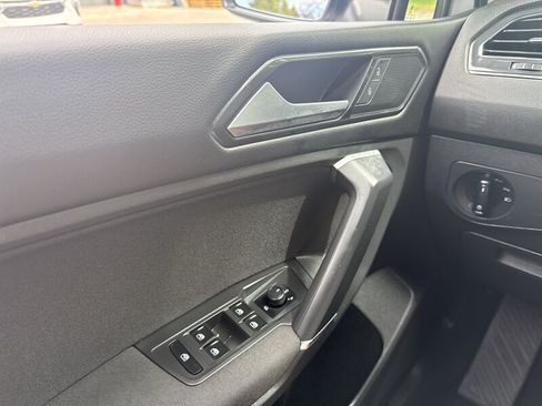 Used 2018 Volkswagen Tiguan S w/ 3rd Row Seat Package AWD/4WD image 39