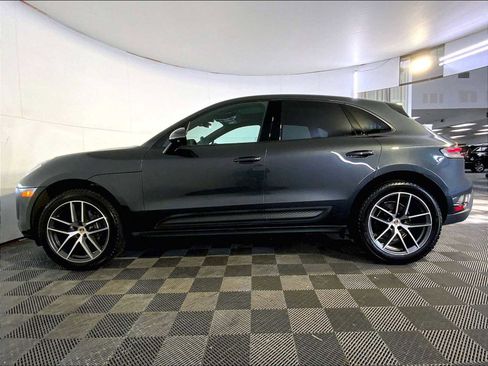 Certified 2024 Porsche Macan image 2