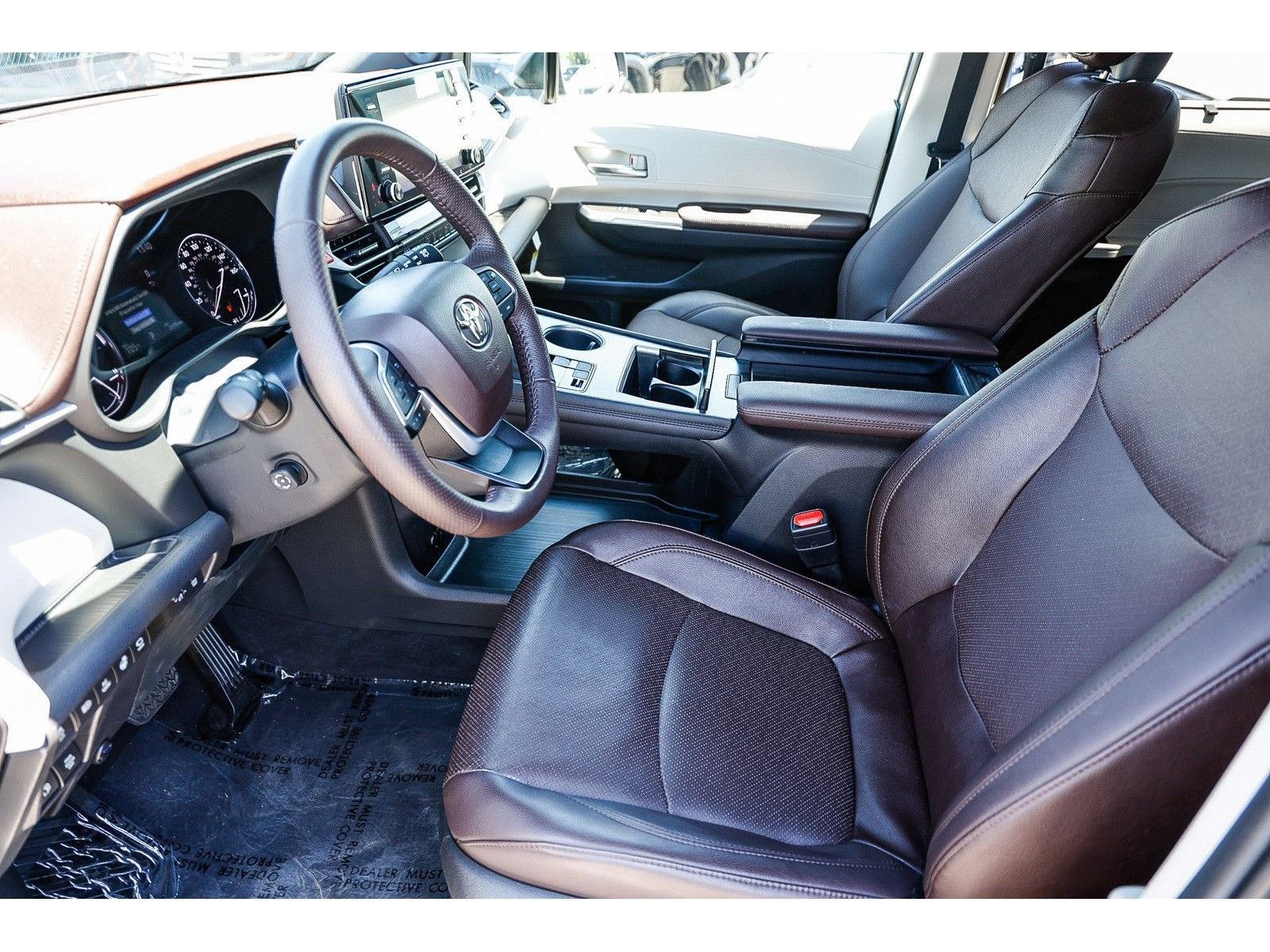Used 2024 Toyota Sienna Platinum FWD image 21