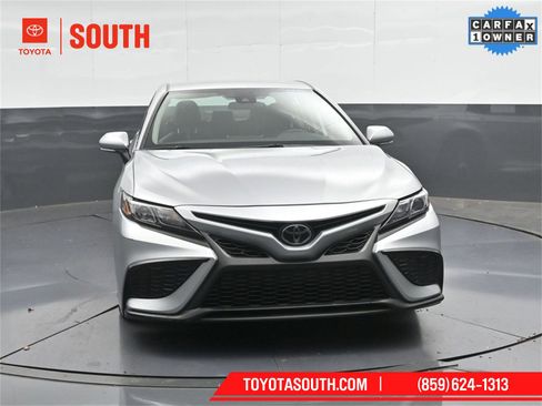 Used 2023 Toyota Camry SE image 5
