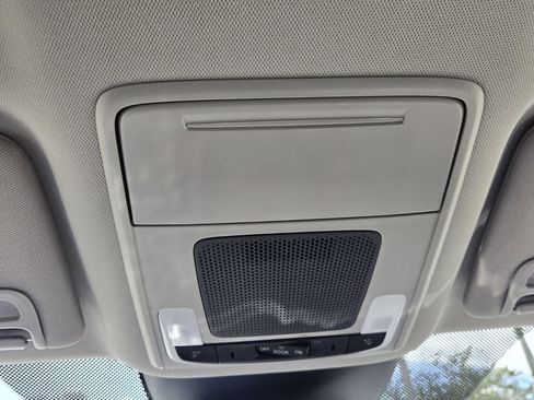 Used 2025 Honda Pilot EX-L image 22