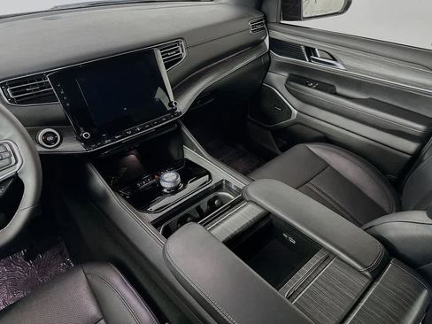 Used 2023 Jeep Wagoneer Series III w/ Preferred Equipment Group image 11