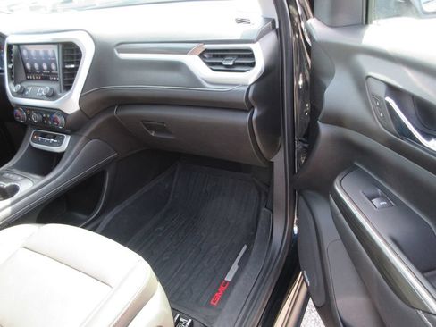 Used 2023 GMC Acadia SLT w/ Preferred Package FWD image 18