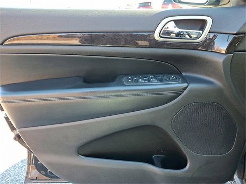 Used 2013 Jeep Grand Cherokee Laredo image 12