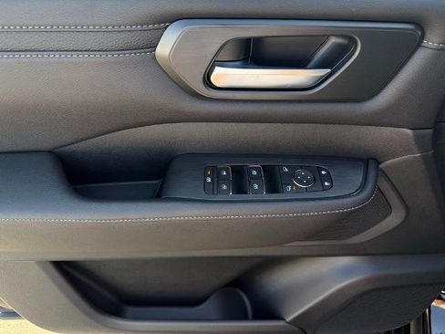 New 2025 Nissan Armada SV image 18